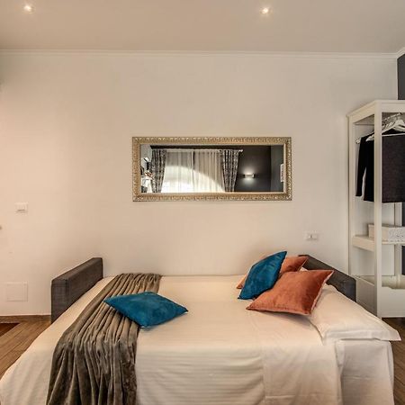 Colosseum Royal Apartment Рим Екстер'єр фото