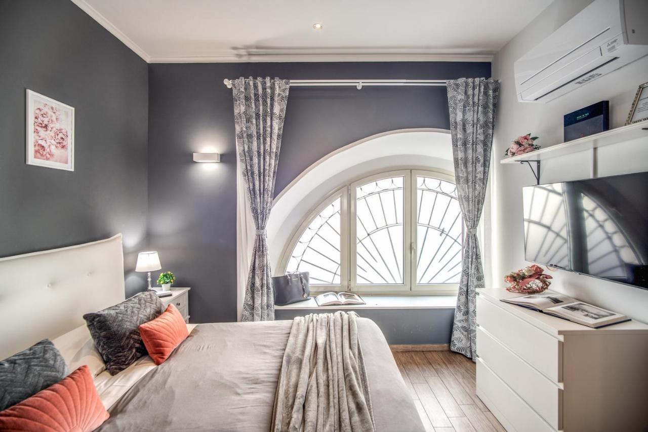 Colosseum Royal Apartment Рим Екстер'єр фото