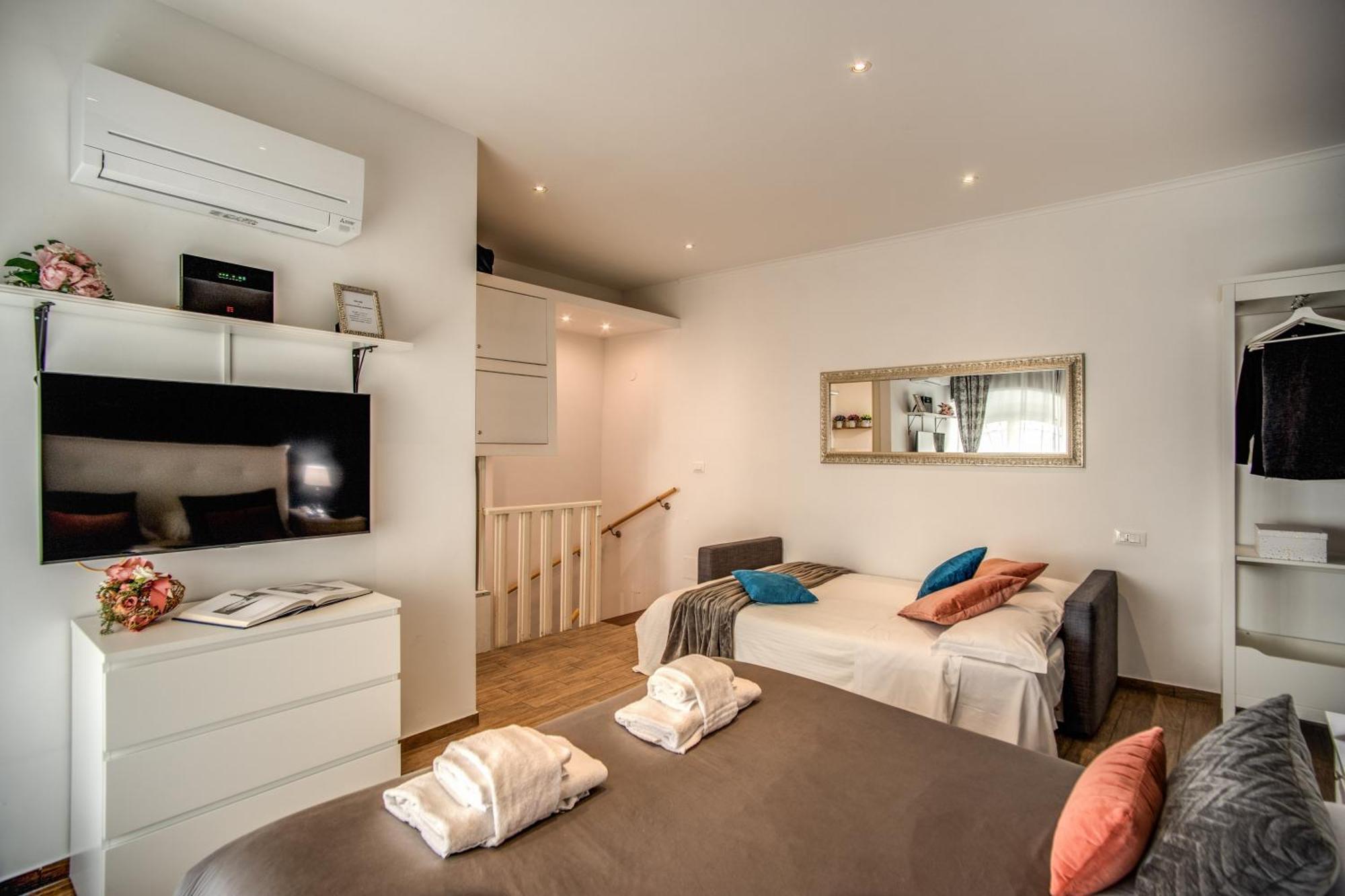 Colosseum Royal Apartment Рим Екстер'єр фото