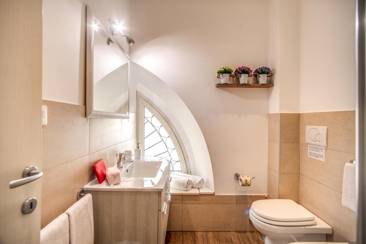 Colosseum Royal Apartment Рим Екстер'єр фото